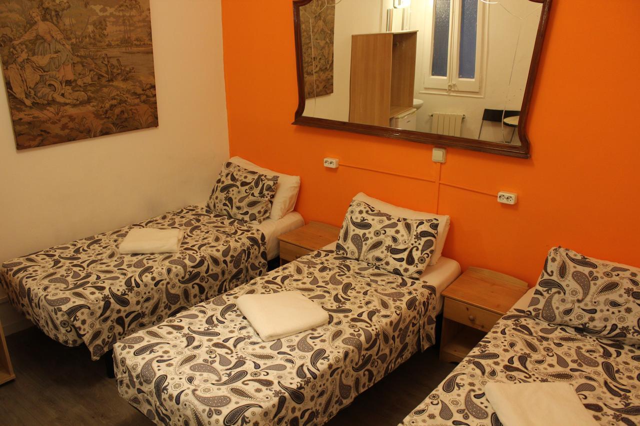 Dreibettzimmer mit Gemeinschaftsbad